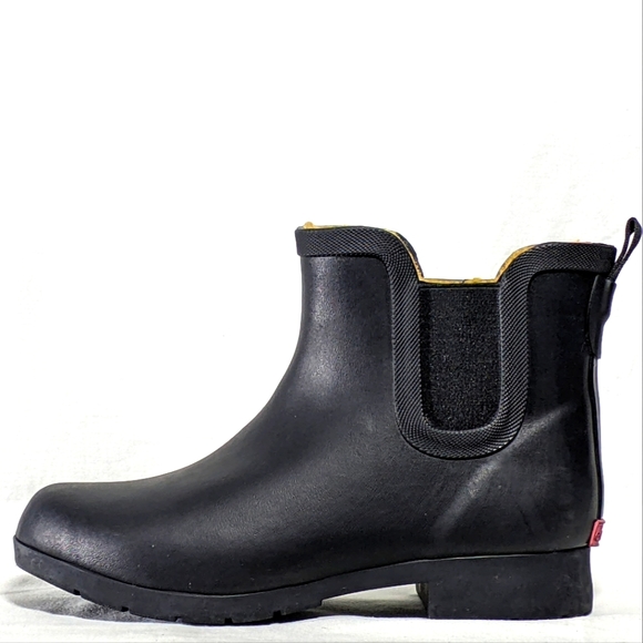NEW Chooka Womens Waterproof Plush Chelsea Boot Sz 7 black - Picture 1 of 4